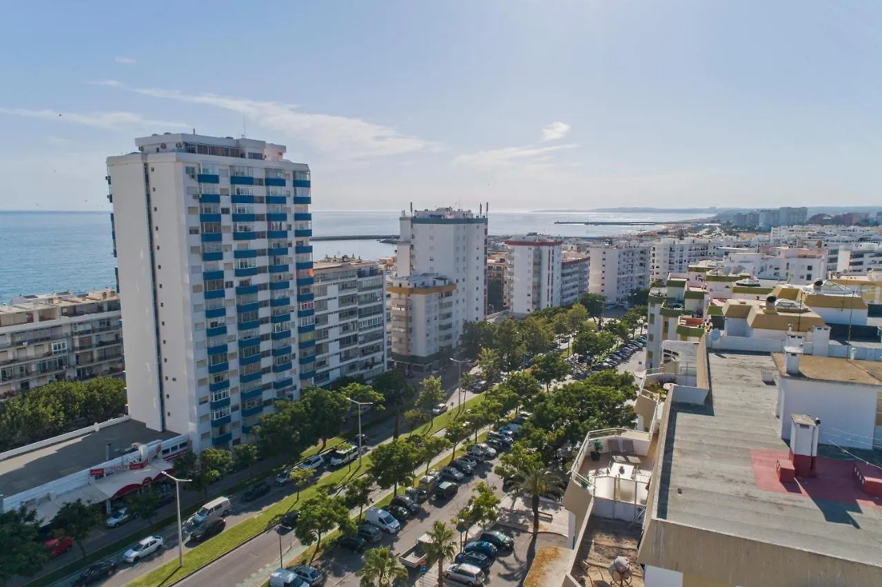 Stylish Algarve Apartment With Spacious Terrace & Sea Views Quarteira