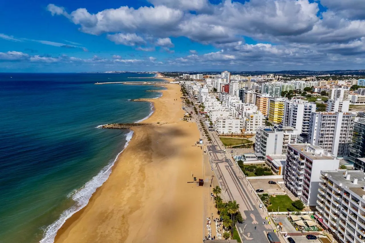 Stylish Algarve Apartment With Spacious Terrace & Sea Views Quarteira