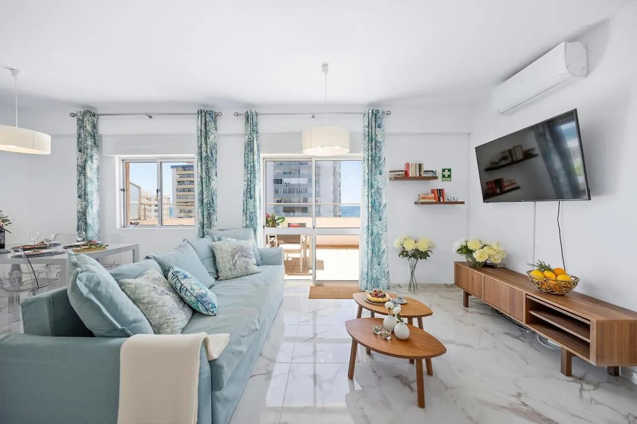 Stylish Algarve Apartment With Spacious Terrace & Sea Views Quarteira