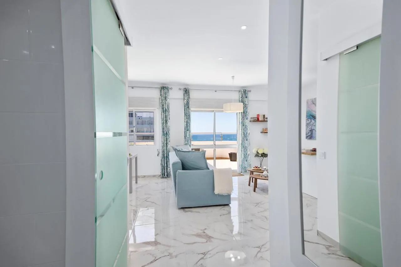 Stylish Algarve Apartment With Spacious Terrace & Sea Views Quarteira