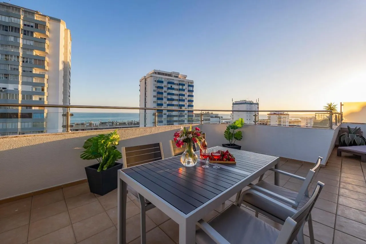 Stylish Algarve Apartment With Spacious Terrace & Sea Views Quarteira