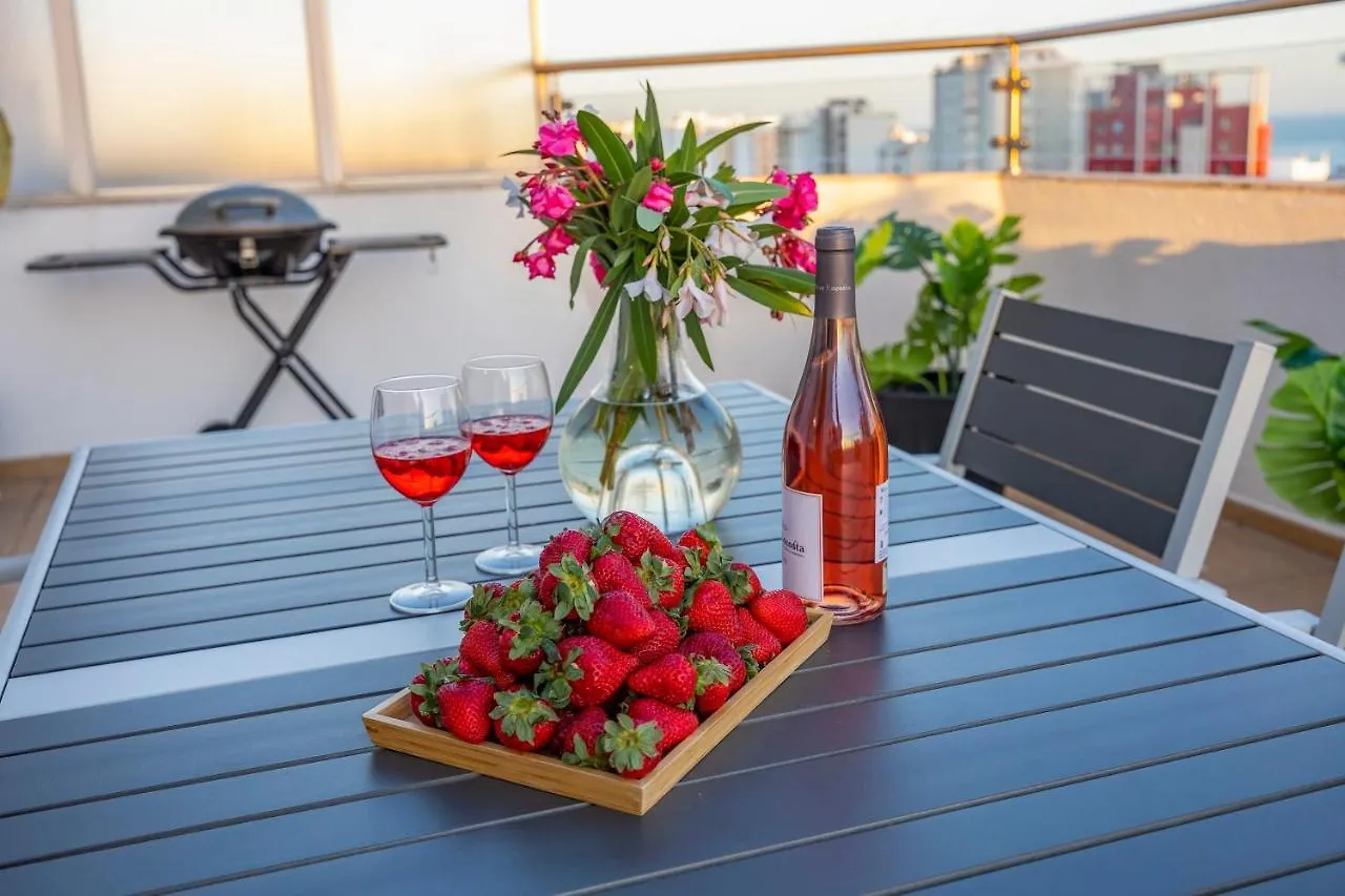 Stylish Algarve Apartment With Spacious Terrace & Sea Views Quarteira