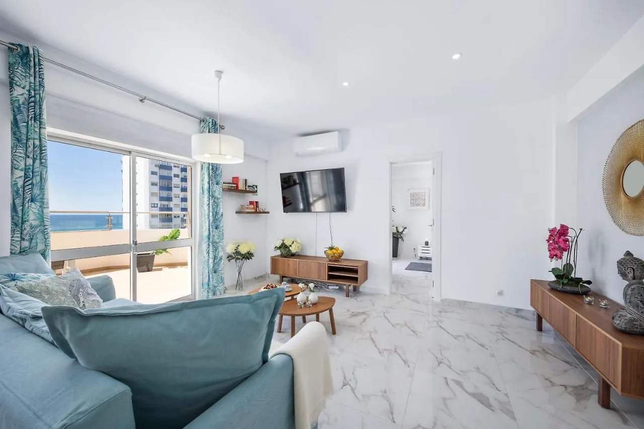 Stylish Algarve Apartment With Spacious Terrace & Sea Views Quarteira