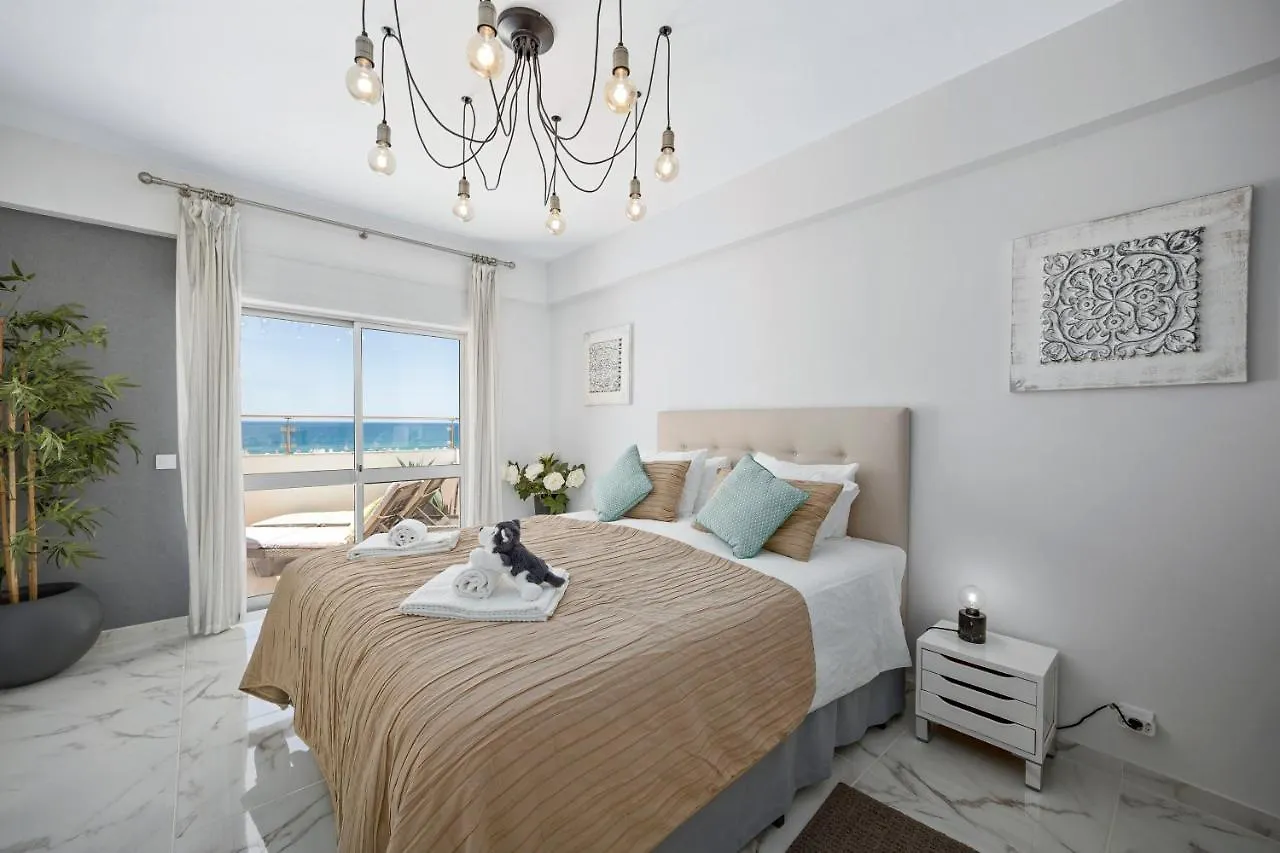 Stylish Algarve Apartment With Spacious Terrace & Sea Views Quarteira