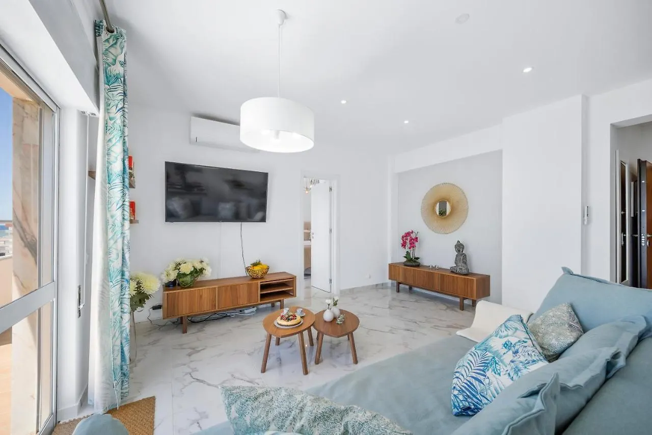 Stylish Algarve Apartment With Spacious Terrace & Sea Views Quarteira Portugália